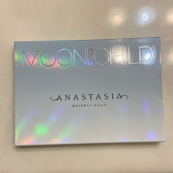 NEW Anastasia Moonchild highlighter palette